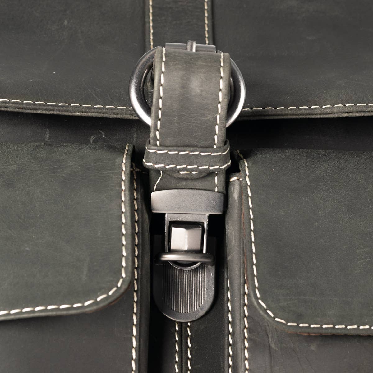 Messenger Bag with Shoulder Strap and Handle Buffalo Leather: Black