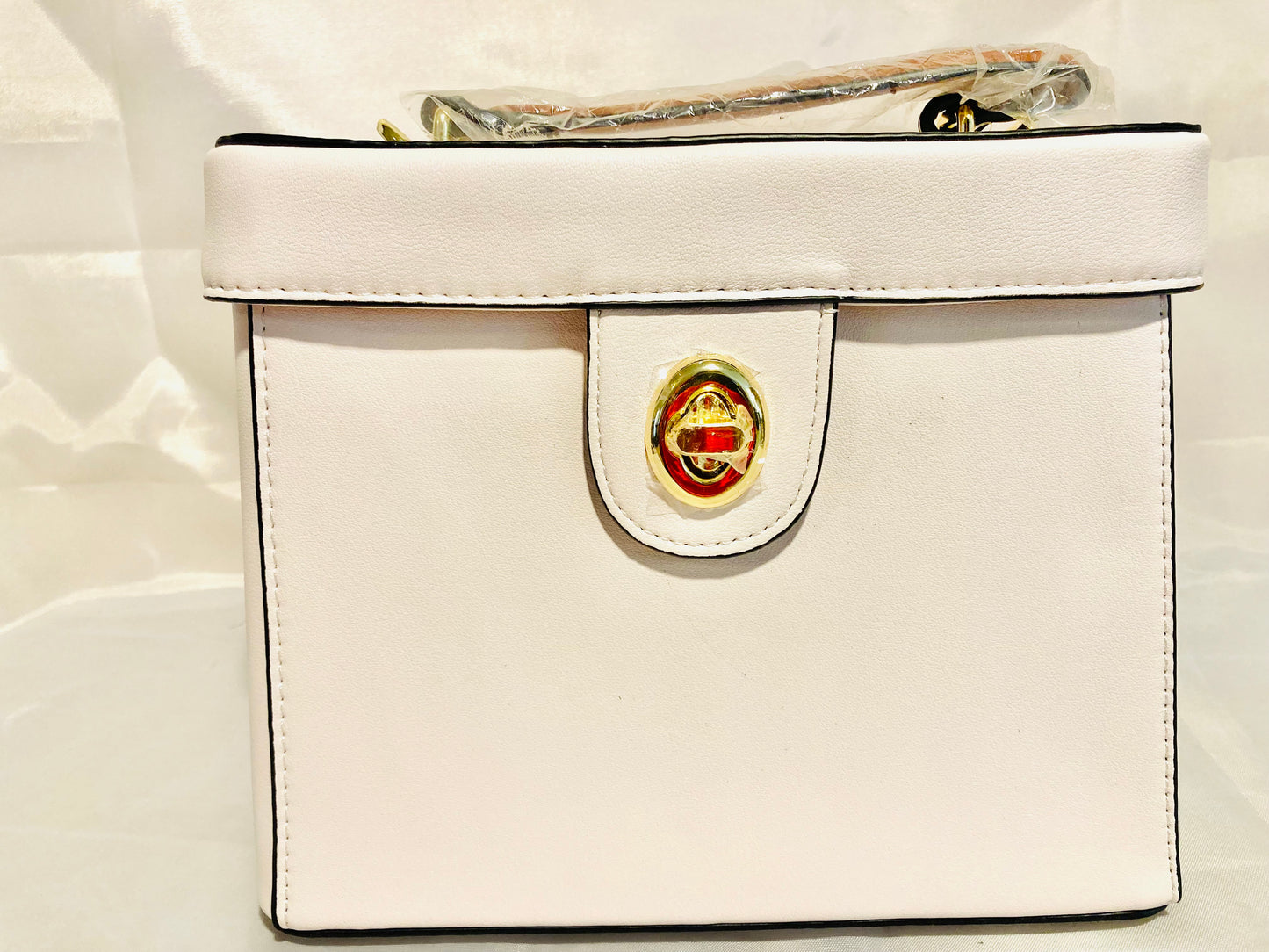 *NEW* Snow white box purse